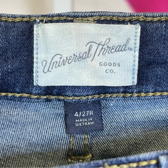 Universal Thread, High Rise Skinny Cutoff Jean Shorts. Size 4. Excellent cond! - Picture 4 of 6